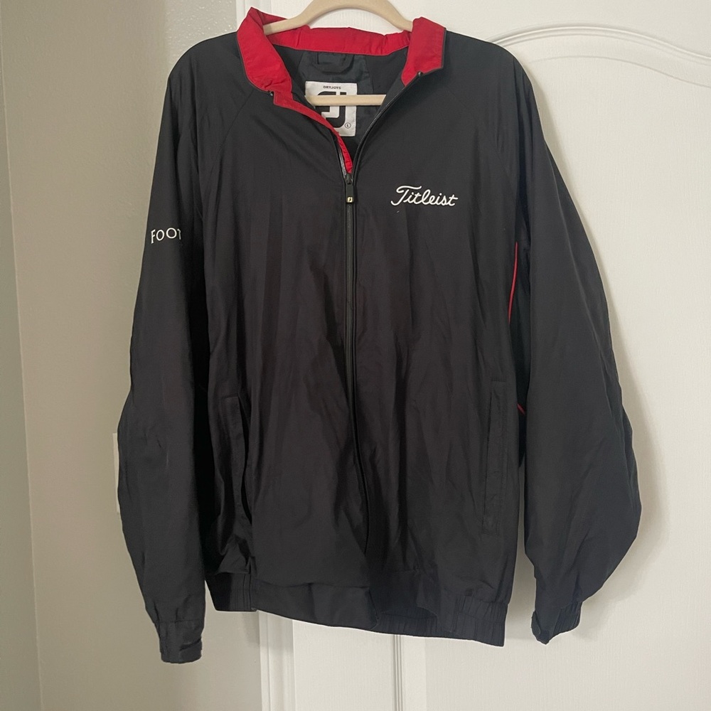 Rare Titleist Footjoy Collaboration featuring Men’s Black Windbreaker